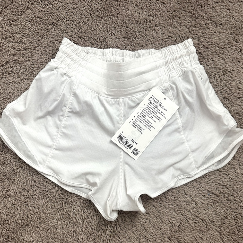Lululemon White Hotty-Hot Shorts 2.5 length High-Rise Size 4